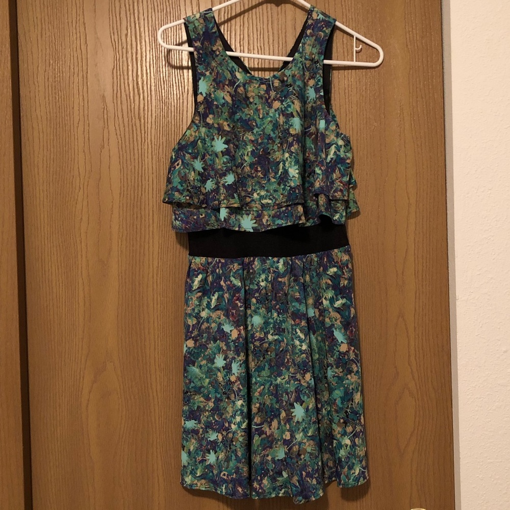 MAKE AN OFFER! Cute floral cut out dress!